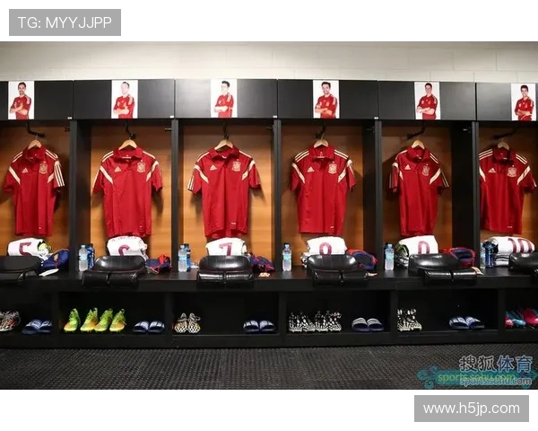 全球顶级足球场的更衣室内部空间设